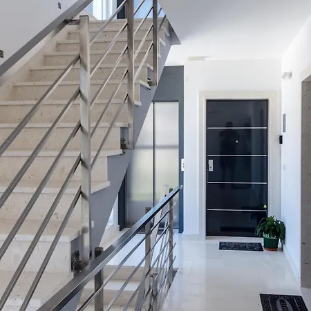 Judita * 特罗吉尔